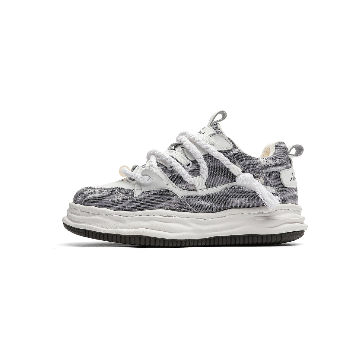 VERTARO A19 Black sneakers, side view